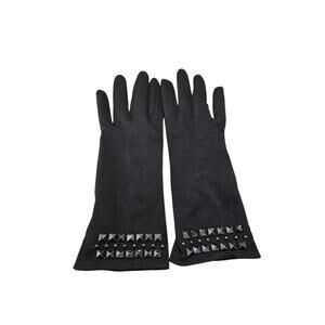 Studded black gloves, one size